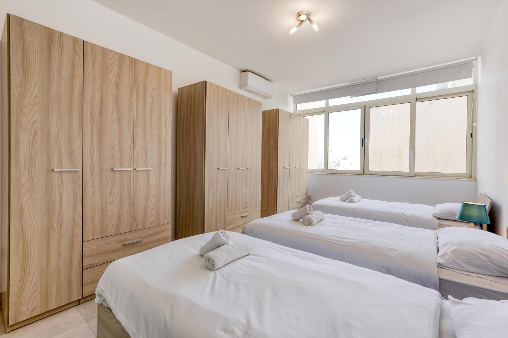 Seafront Sliema Apartment With Balcony & Sea Views By Jl Экстерьер фото