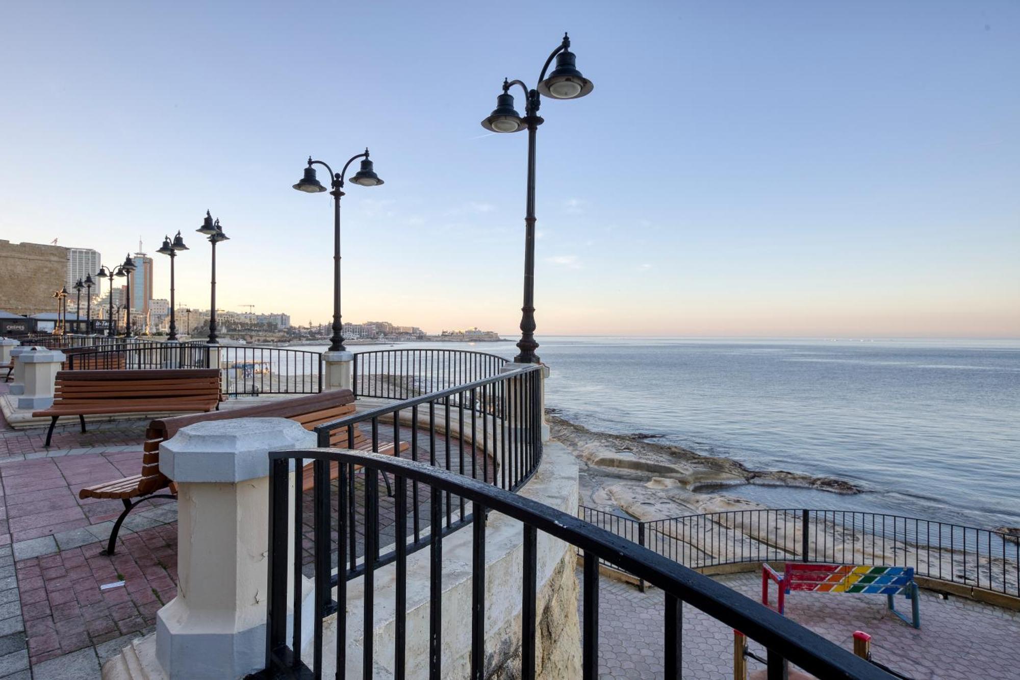 Seafront Sliema Apartment With Balcony & Sea Views By Jl Экстерьер фото