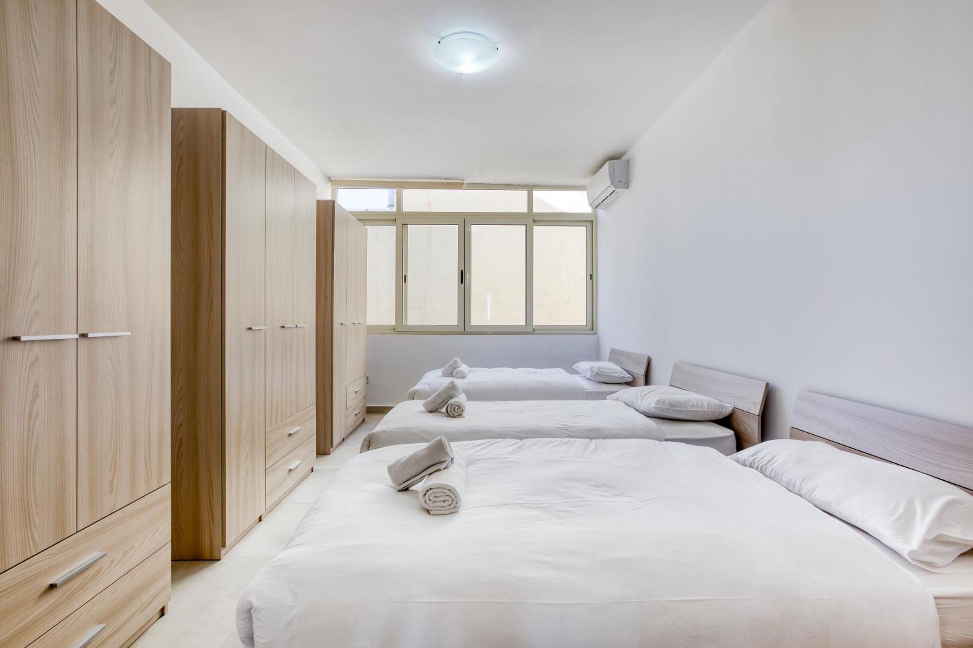 Seafront Sliema Apartment With Balcony & Sea Views By Jl Экстерьер фото